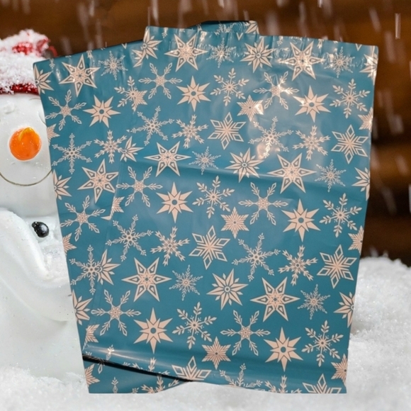 Other - ❄️ 🆕️ POLY MAILERS: 10x13 Winter Snowflakes, Set of 20